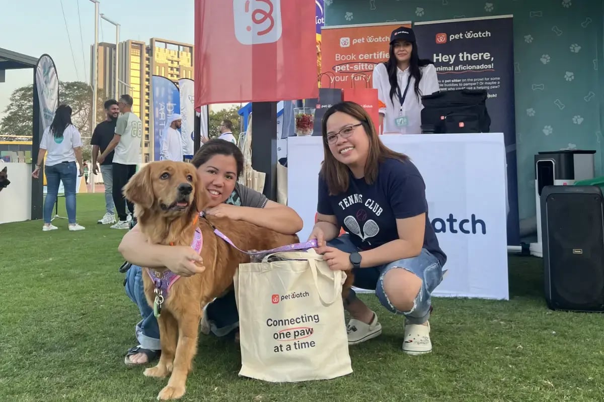02-Pet-Watch-Stand-at-Pet-Festival-Abu-Dhabi-2025-with-happy-pet-parents