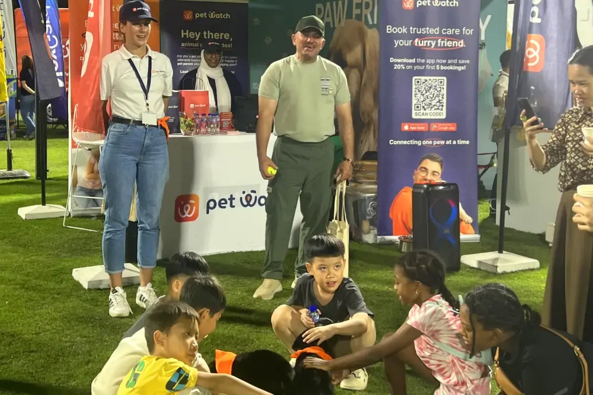 03-Pet-Watch-Stand-at-Pet-Festival-Abu-Dhabi-2025-with-kids-and-trainers